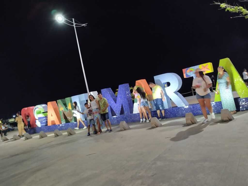 Tour en Chiva Rumbera Música Fiesta y Diversión en Santa Marta