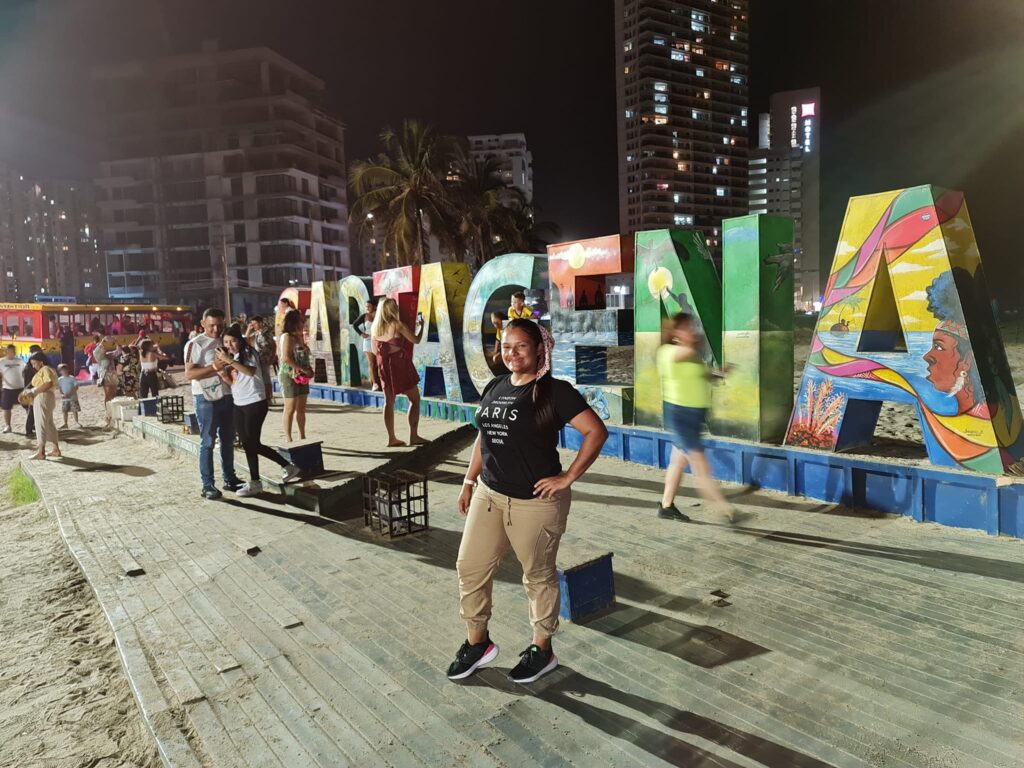 Tour en Chiva Rumbera con Música Fiesta y Diversión en Cartagena