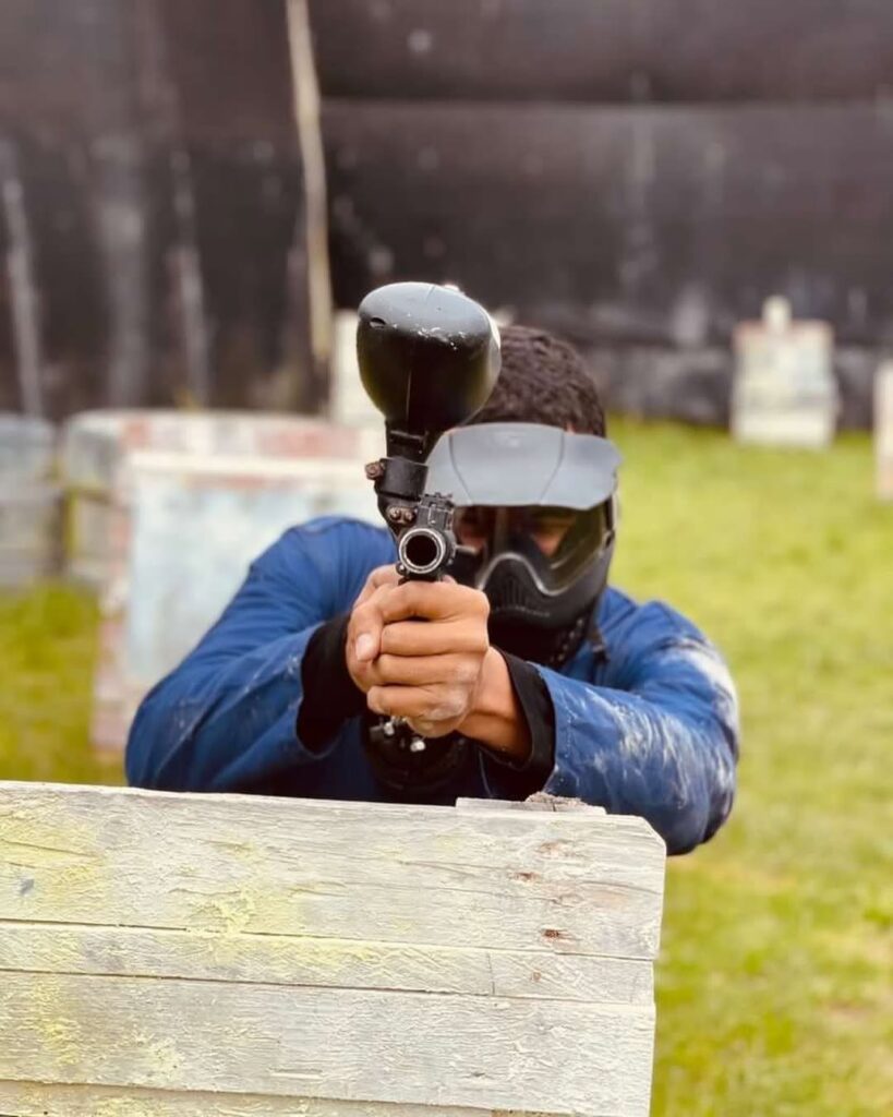 Experiencia de Paintball en Campo Profesional con Obstáculos