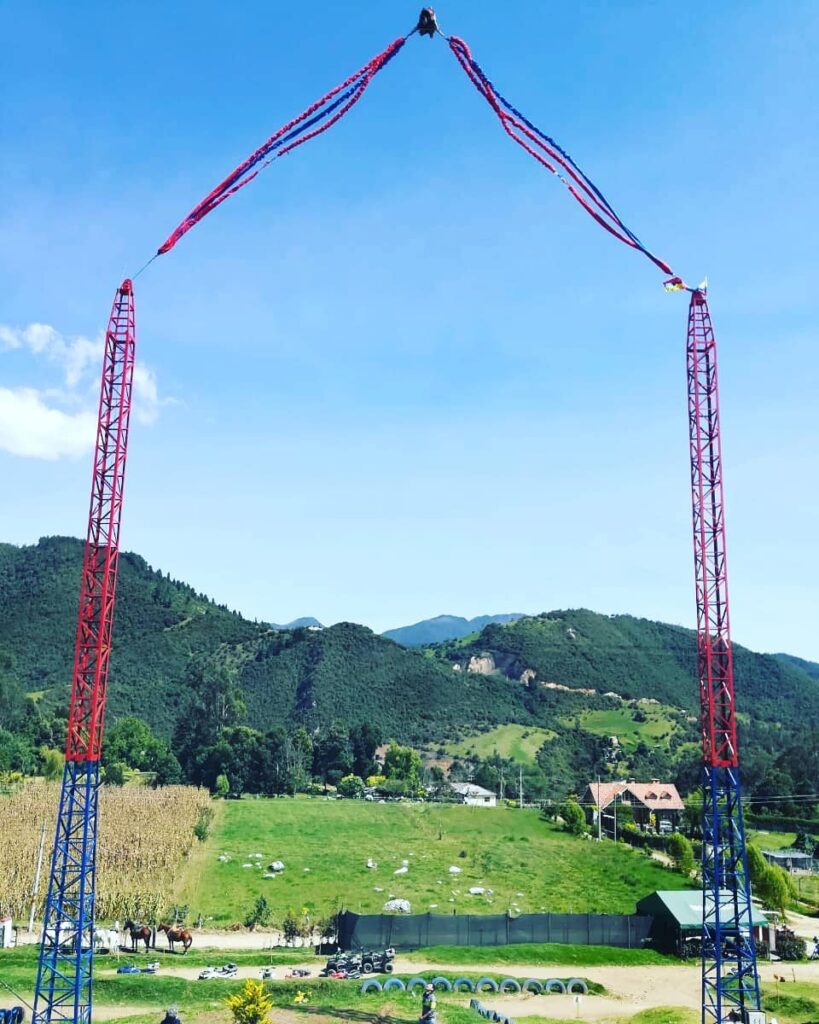 Salto Extremo de 30 Metros: En Pueblo Loco Track La Calera