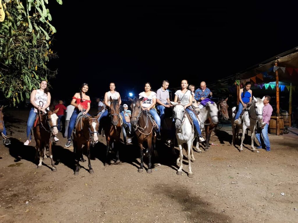 Recorrido a Caballo por Los Hermosos Paisajes del Sur de Cali