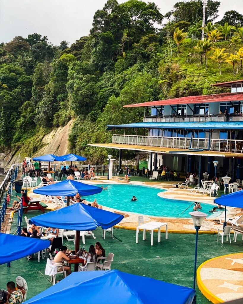 Tour Dia Completo a Paraiso del Pacifico: Playa Dorada + Maguipi