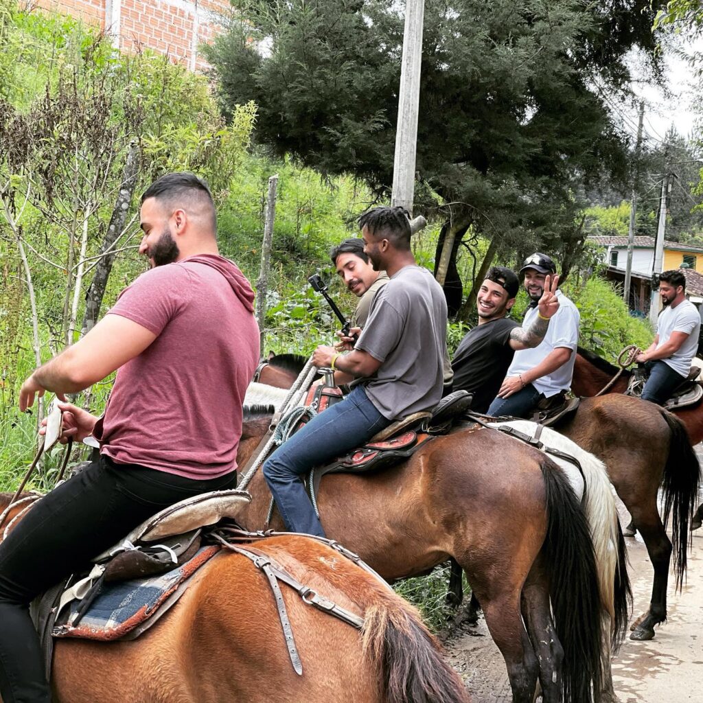 Cabalgata Privada por los Paisajes de Medellin con Transpote