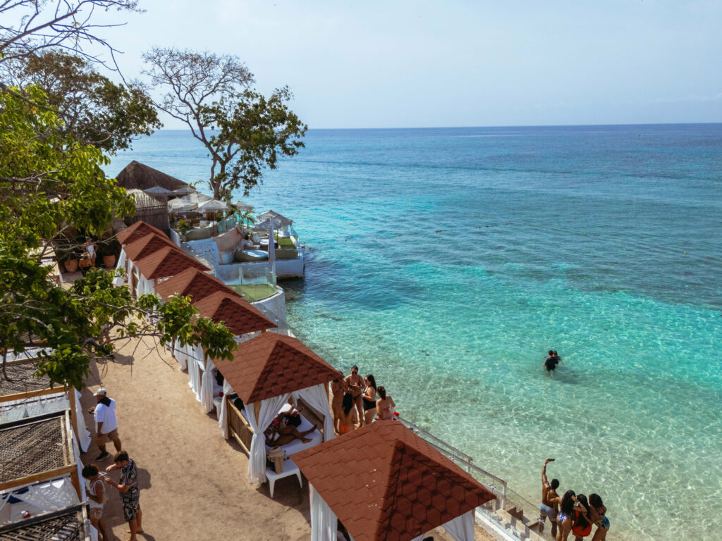 Día Completo a Isla Privada Bora Bora Beach Club con Alimentación