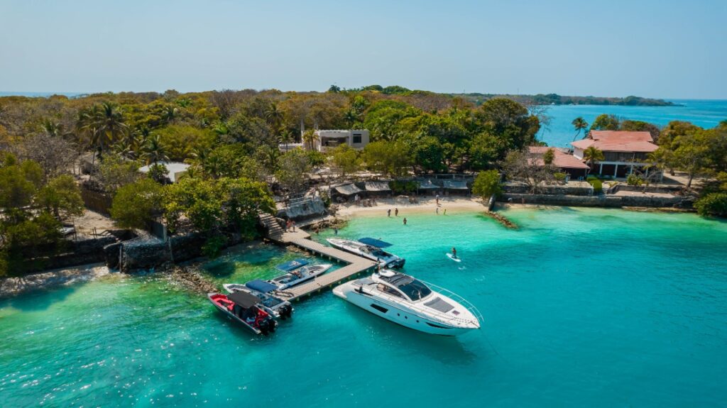 Dia Completo a Isla Privada Paue Beach Club con Full Alimentacion