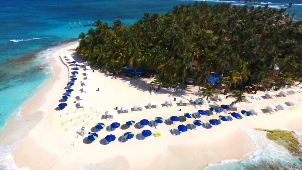 Tour Día Completo a la Isla de Jhonny Cay en San Andres