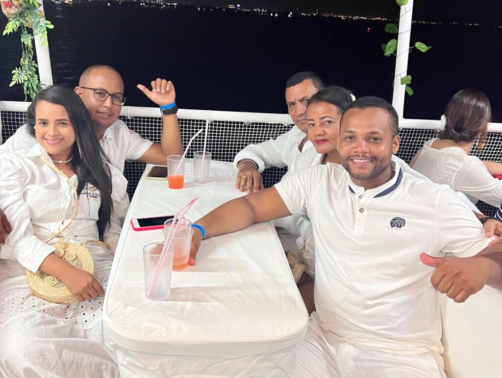 Tour Fiesta Blanca en San Andrés con Cena Buffet y Bar Abierto