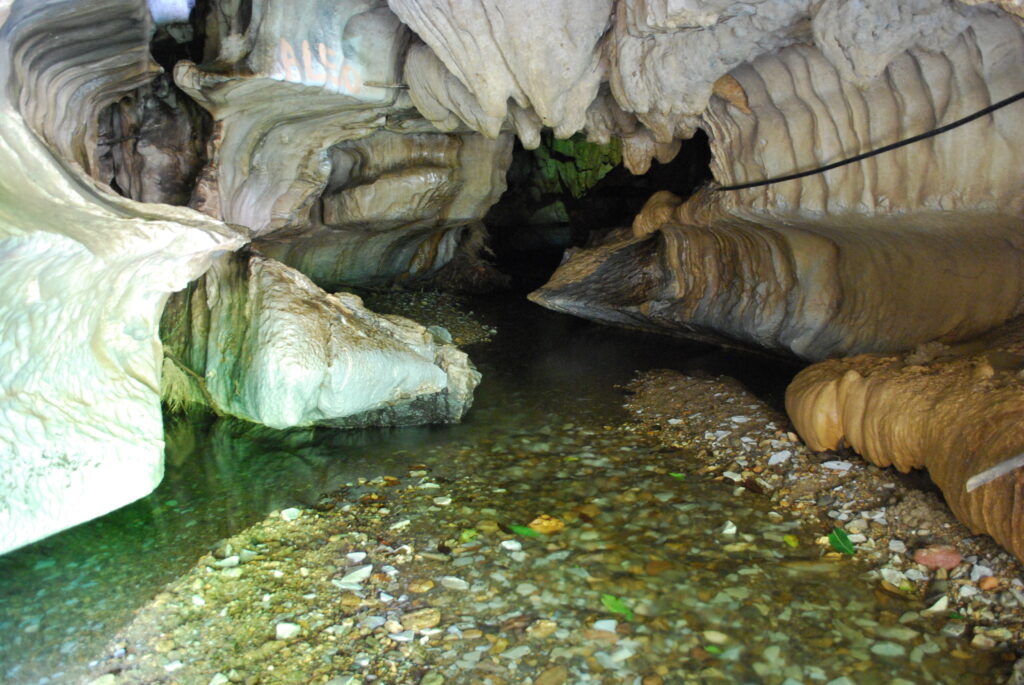 Tour Completo de Rafting en Rio Claro desde Medellin con almuerzo
