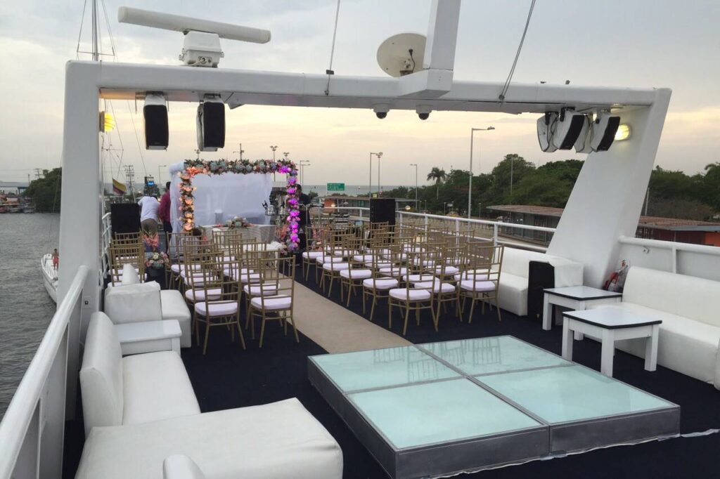 Tour en Crucero de Lujo con Atardecer y Bar Abierto en Cartagena