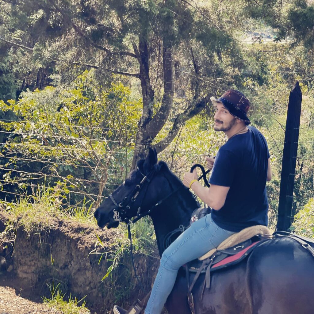 Cabalgata Privada por los Paisajes de Medellin con Transpote