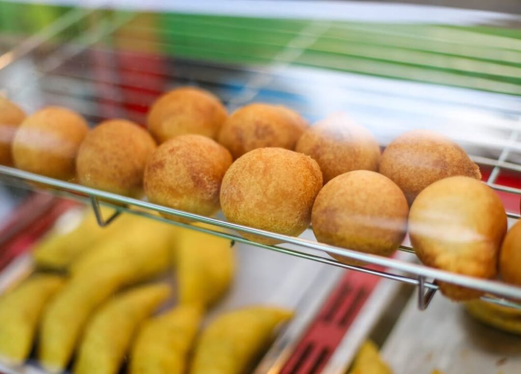 Tour de comidas con 12 degustaciones en la mejor zona de Medellin