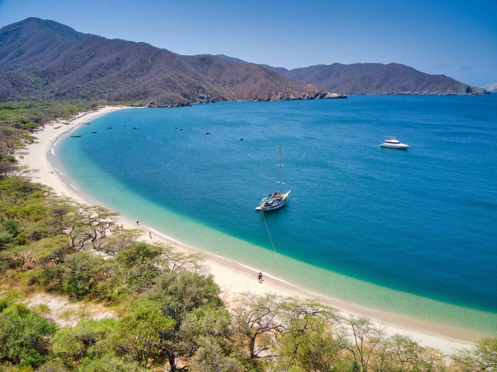 Navega al Parque Tayrona en Velero con Almuerzo, Snorkel y Paddle