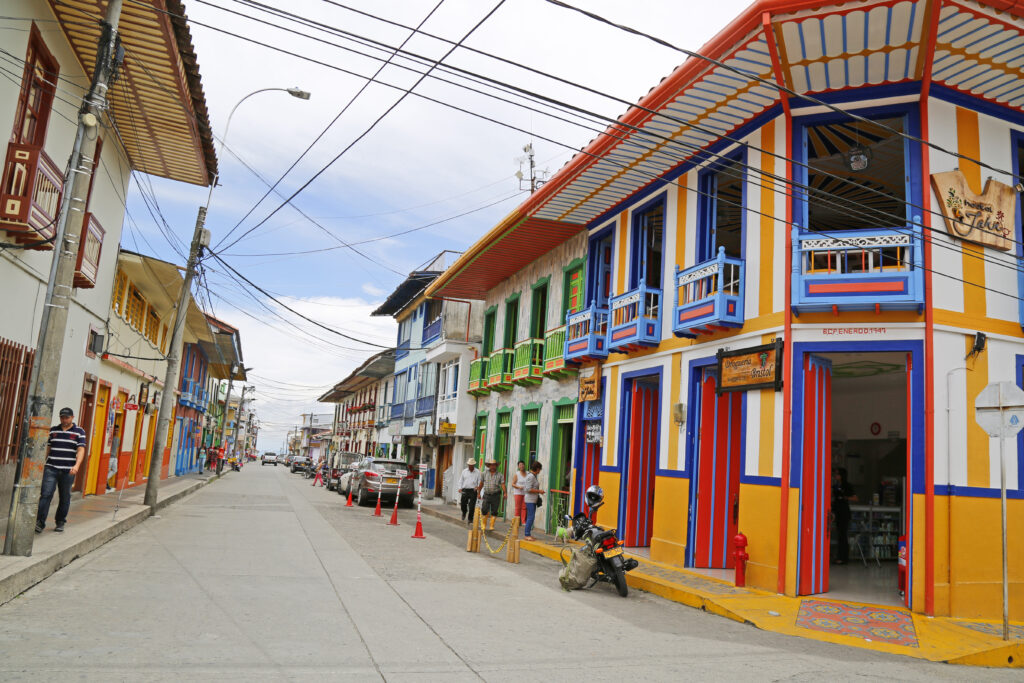 Tour 3 en 1 al Quindio: Salento + Valle del Cocora + Filandia