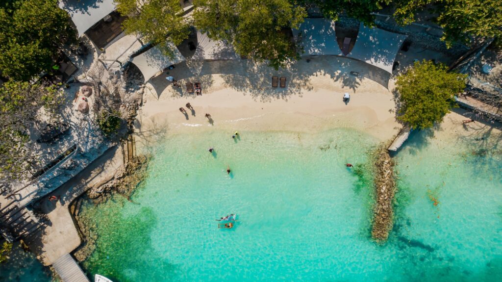 Dia Completo a Isla Privada Paue Beach Club con Full Alimentacion