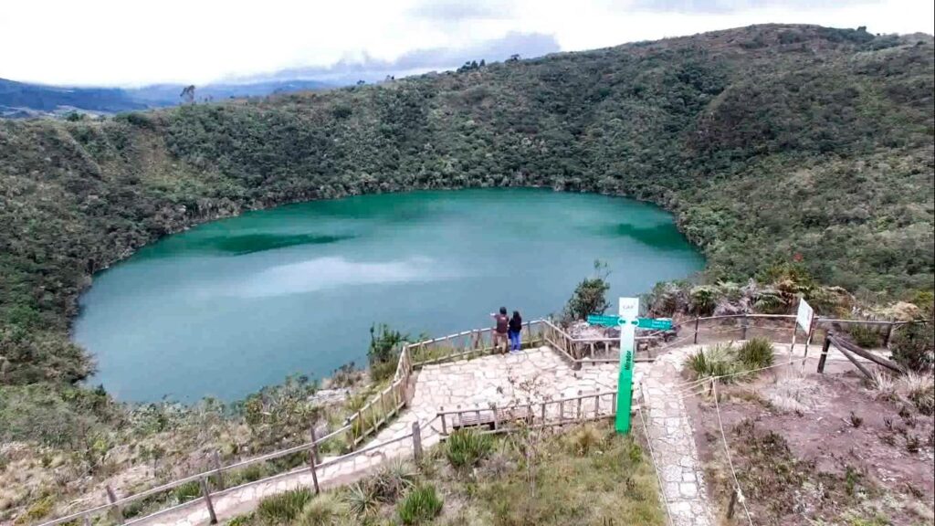 Tour a Catedral de Sal de Zipaquira y Lago Guatavita con Almuerzo