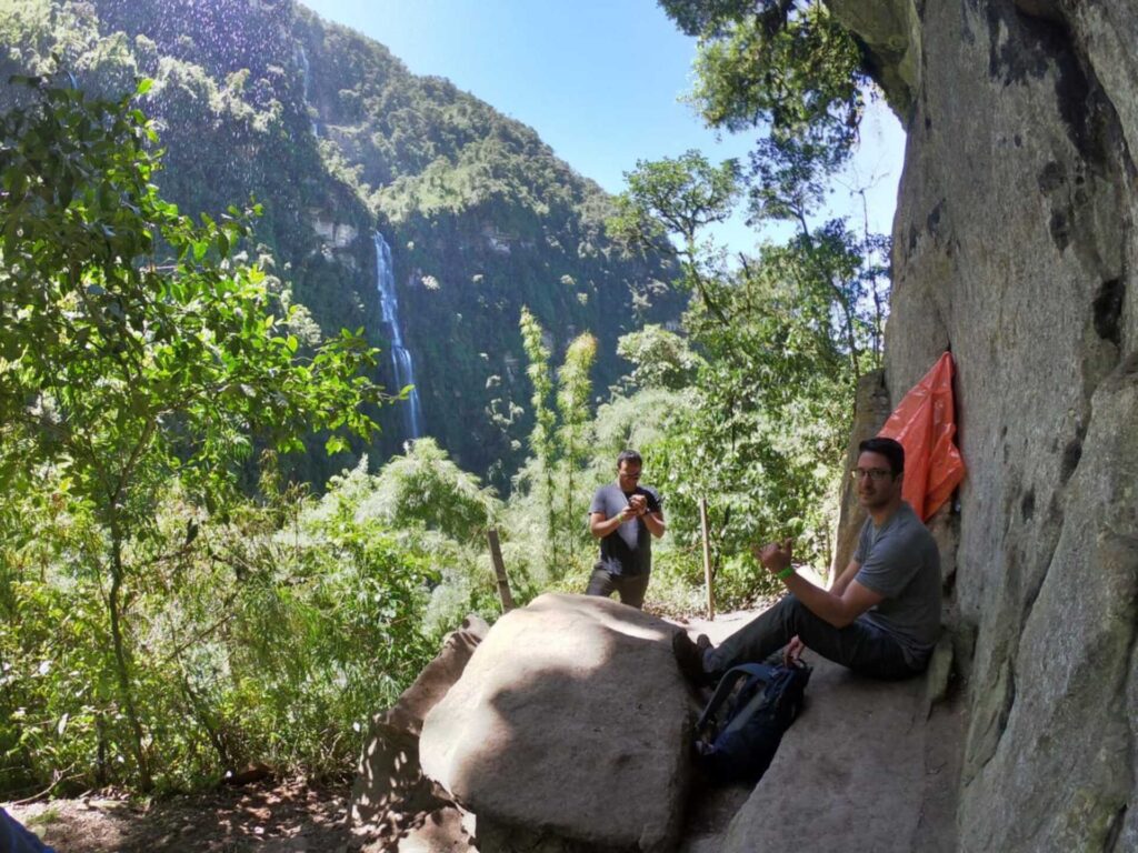 Caminata a La Chorrera: La Cascada Más Alta de Colombia