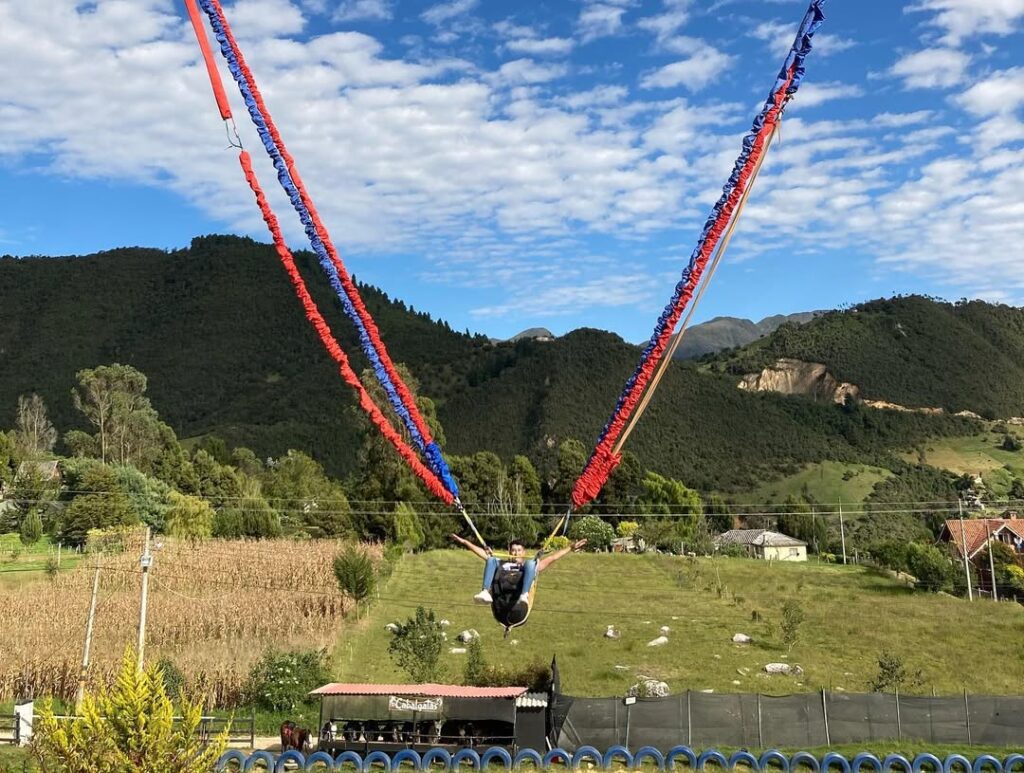 Salto Extremo de 30 Metros: En Pueblo Loco Track La Calera