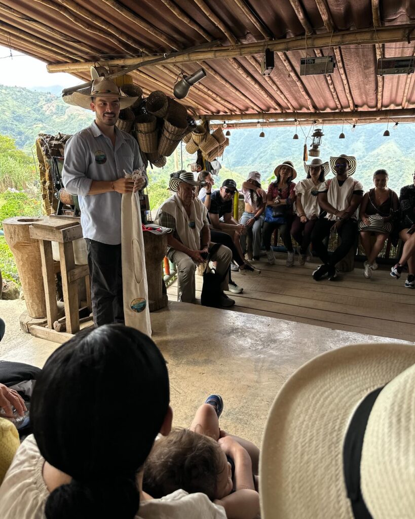 Excursion en Caballo y Tour del Cafe con Almuerzo y Refrigerio