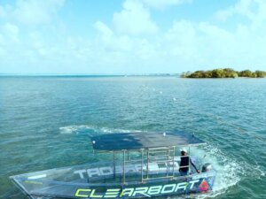 Experiencia en Bote Trasparante Por La Bahia de San Andres