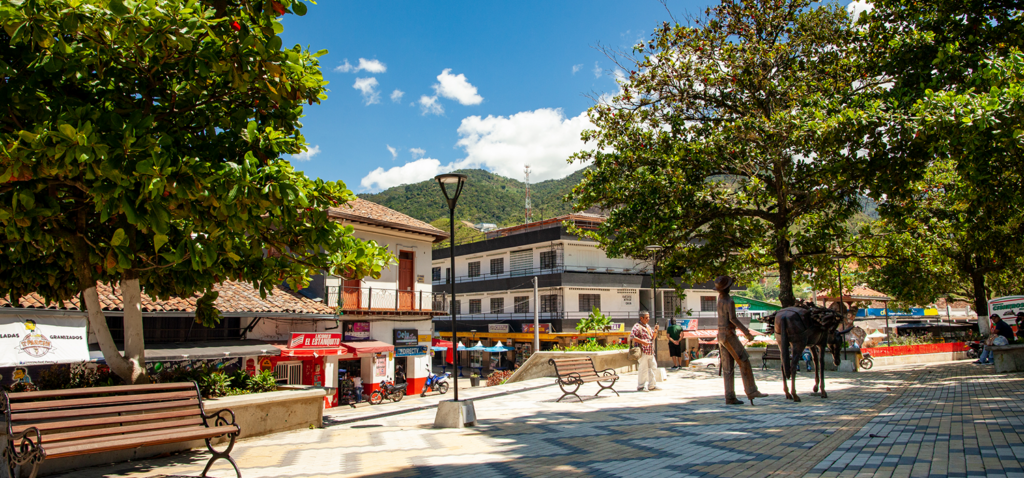Descubre Cisneros y la Magia Ferroviaria de Antioquia