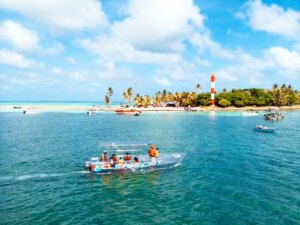 Experiencia en Bote Trasparante Por La Bahia de San Andres