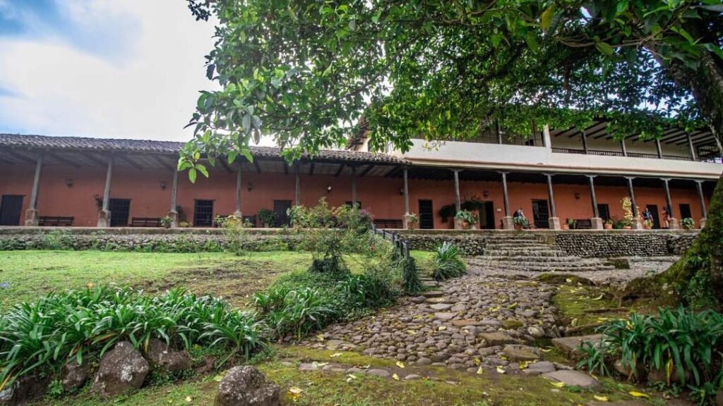 Tour por Haciendas Coloniales: Historia y Cultura