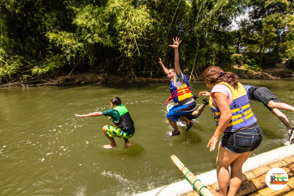 Recorrido en Balsa por el Río la Vieja desde Pereira