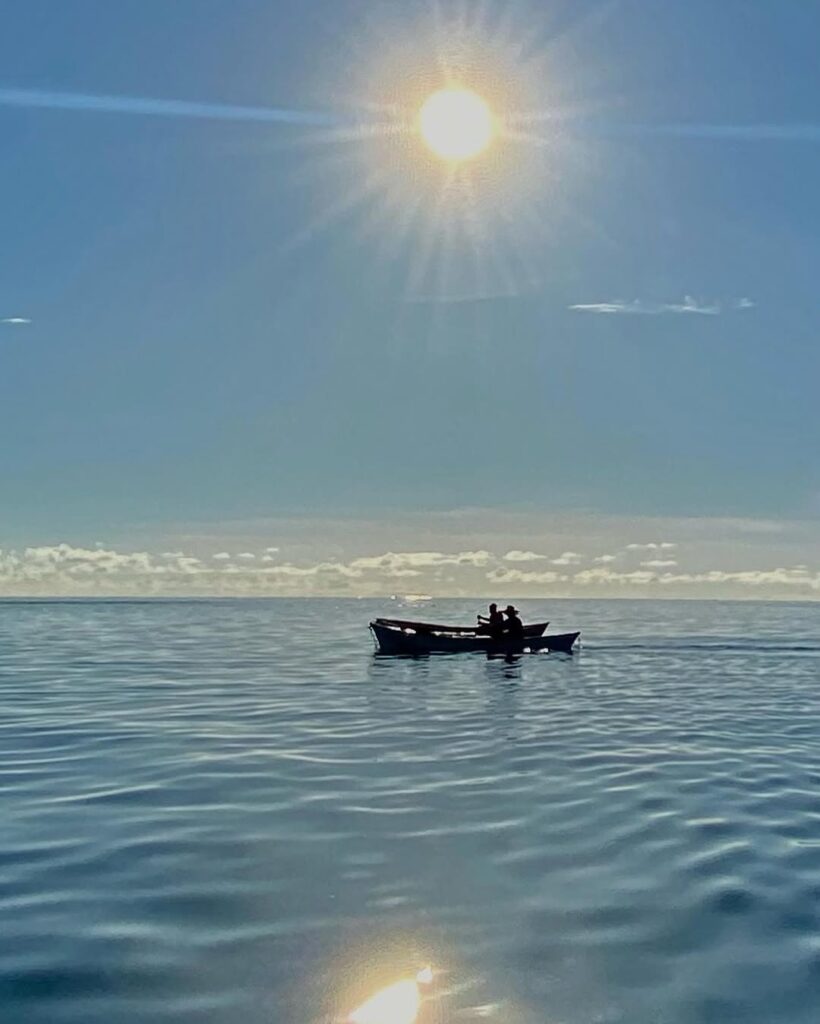 Tour en  Velero Deportivo por el Mar de los 7 Colores al Atardecer