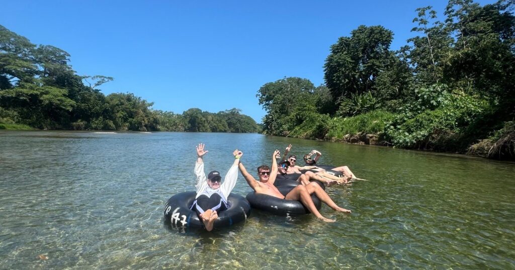 Tour de una dia Completo en Palomino con Tubing Río + Playa