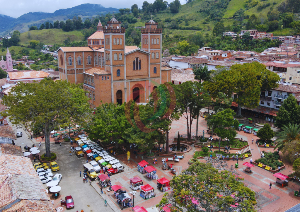 Tour a  Jericó, el Pueblo Donde el Cielo se Ve Entre Balcones