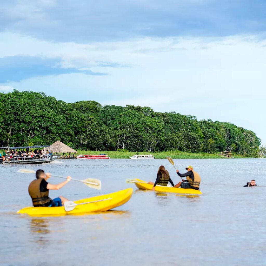 Kayak o Canotaje en el Amazonas – Naturaleza y Aventura