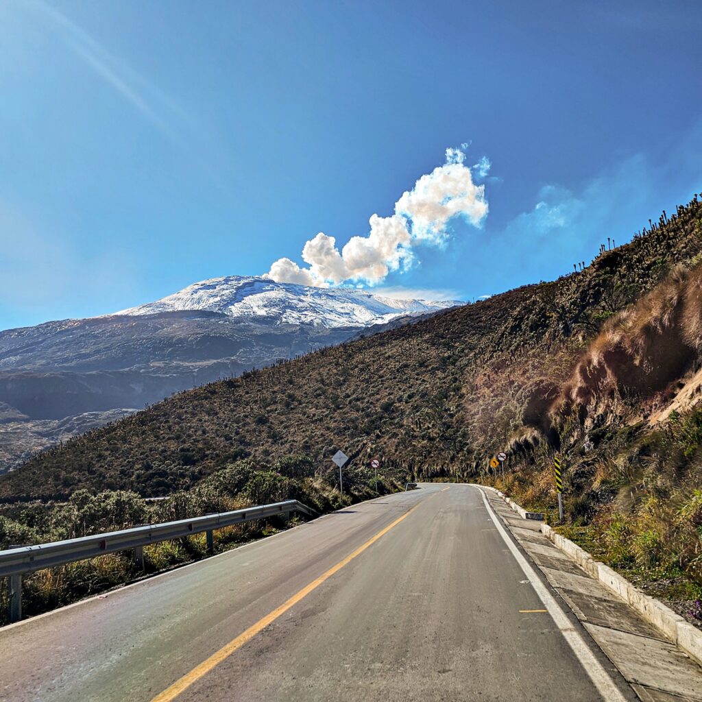 Tour al Nevado del Ruiz + con Baño en Termales desde Manizales