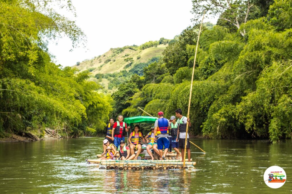 Recorrido en Balsa por el Río la Vieja desde Pereira