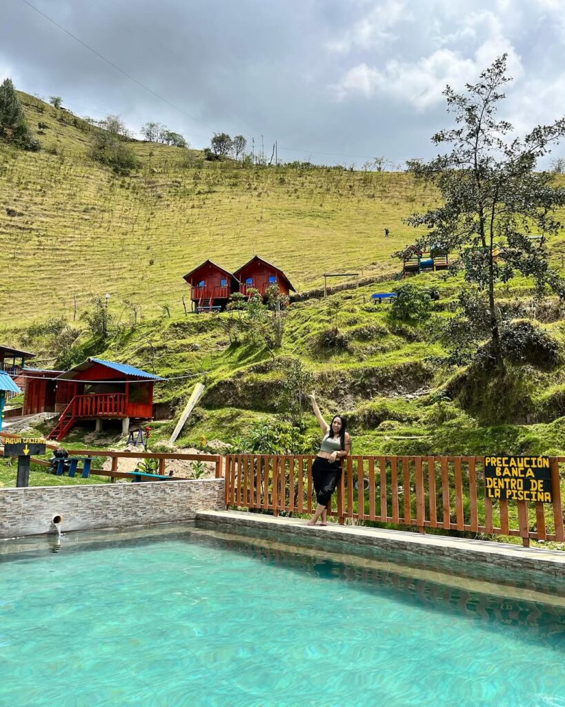 Tour a los Famosos Termales Salinas Pozo Azul en Coconuco
