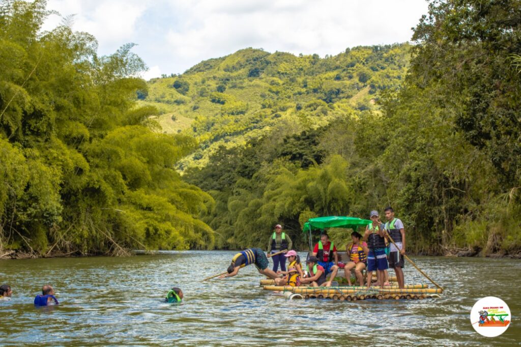 Recorrido en Balsa por el Río la Vieja desde Pereira