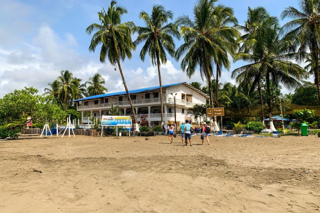 Plan de 2 dias y 1 Noche al Pacifico, Selva, Rio y Playa.