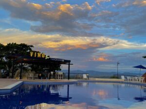 Pasadía al Hotel Los Viñedos + Entrada al Parque de la Uva y el Vino