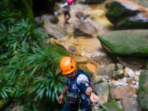 Plan Zafiro con Torrentismo: Cascadas y Cavernas en Acacias