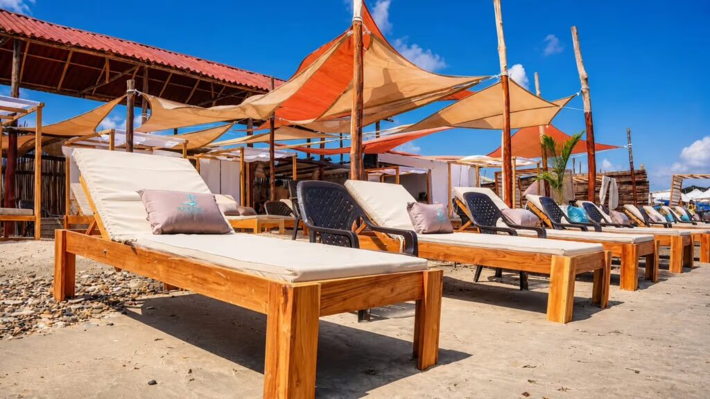 Tour dia Completo al cub de Playa Nakawa Beach Club en Tierra Bomba