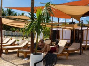 Tour dia Completo al cub de Playa Nakawa Beach Club en Tierra Bomba